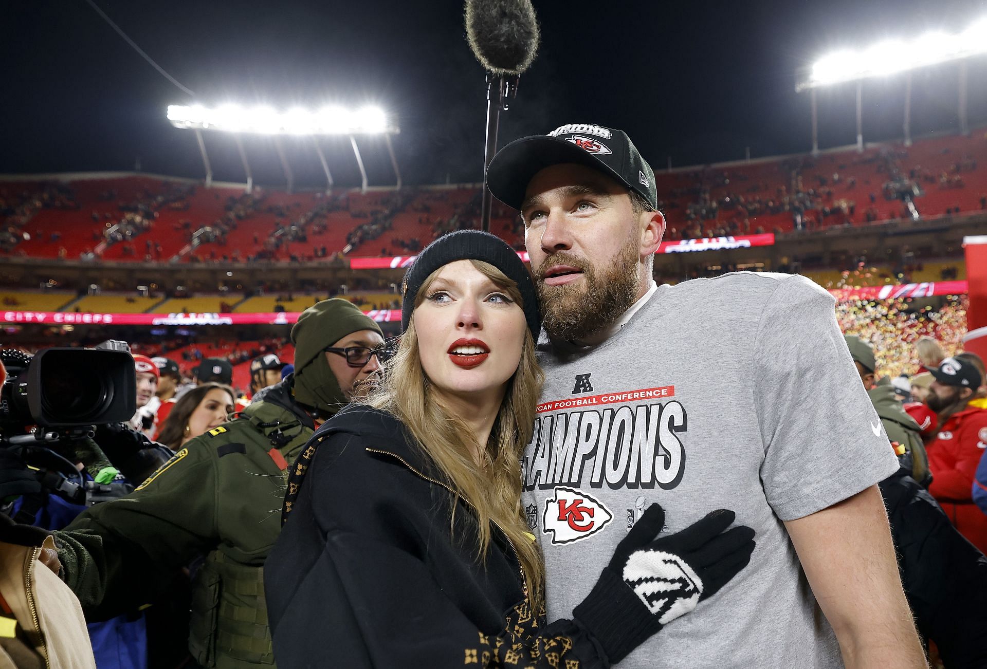 Taylor Swift and Travis Kelce (Image via Getty Images)